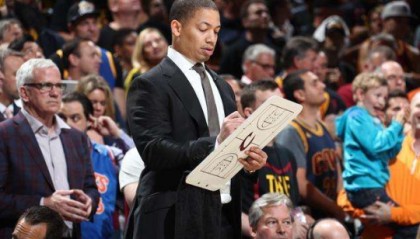  篮网主教练下课助教暂代帅位  