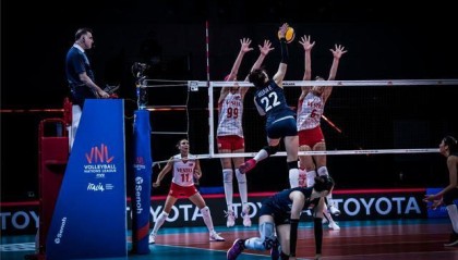  马赛客负弱旅爆冷，球迷质疑教练排兵布阵  