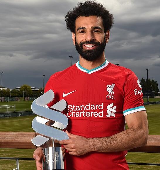  利物浦主场球迷抗议票价上涨问题  